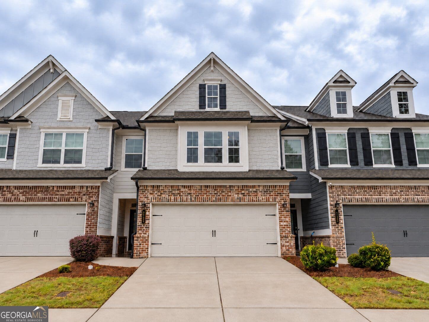 3 bedroom, 2.5 bathroom, 1,901 sq ft townhouse for sale at 515 Sausalito Walk, Suwanee, GA 30024 — photo 3