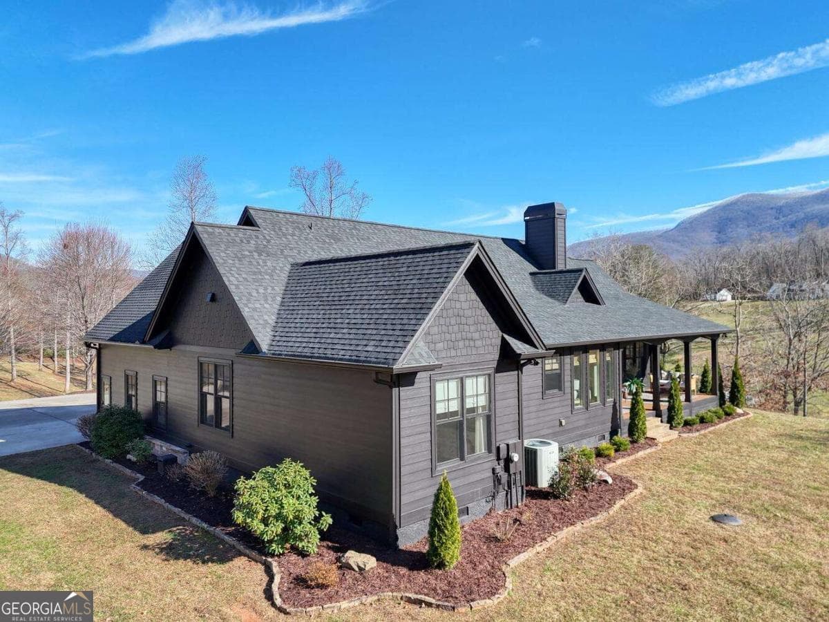 3 bedroom, 3.5 bathroom, 1,986 sq ft single family residence for sale at 215 Harmony Lane, Hiawassee, GA 30546 — photo 5
