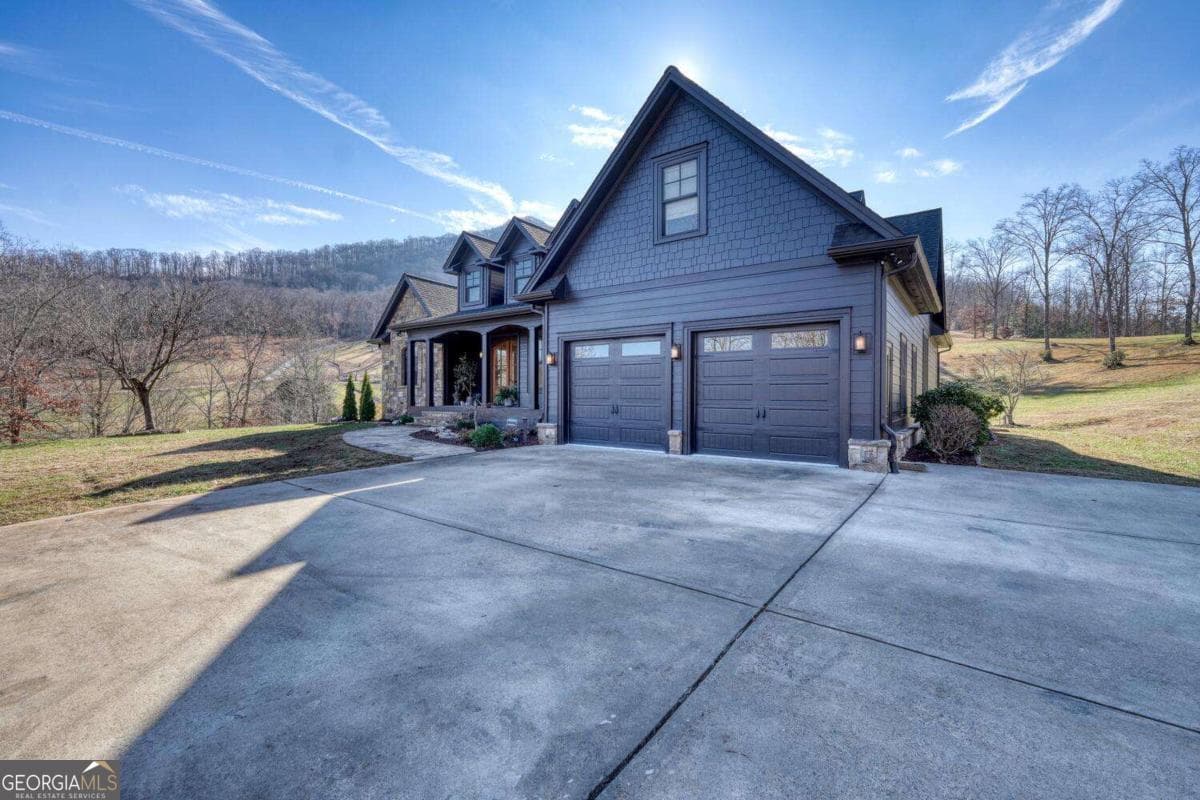 3 bedroom, 3.5 bathroom, 1,986 sq ft single family residence for sale at 215 Harmony Lane, Hiawassee, GA 30546 — photo 9