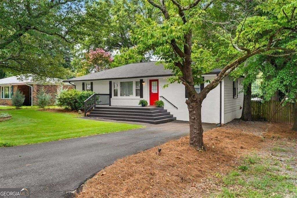 3 bedroom, 2 bathroom, 1,307 sq ft single family residence for sale at 1546 Cloverdale Drive, Marietta, GA 30067 — photo 2
