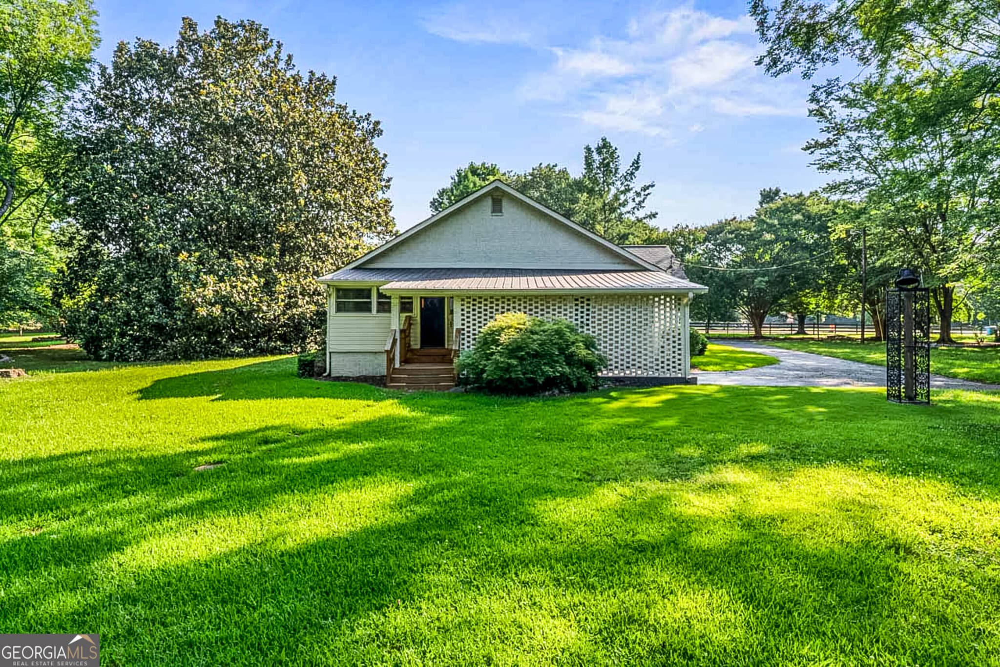 3 bedroom, 2 bathroom, 1,764 sq ft single family residence for sale at 1608 Kelleytown Road, Mcdonough, GA 30252 — photo 5