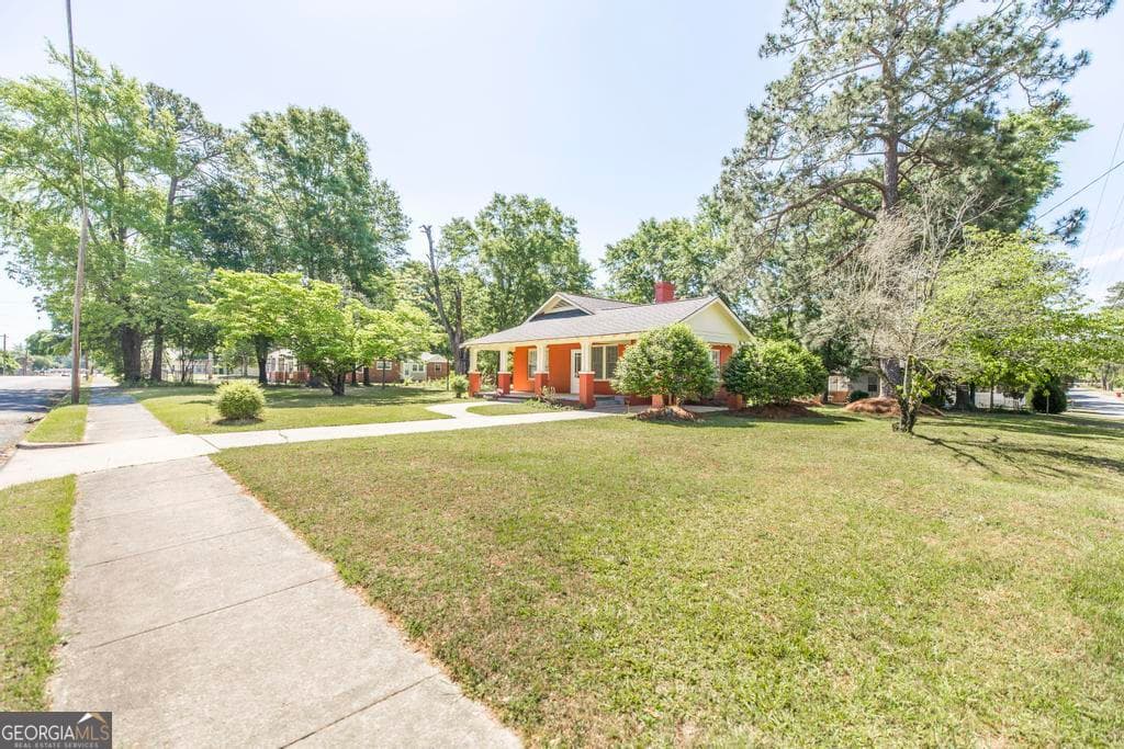 3 bedroom, 2 bathroom, 1,368 sq ft single family residence under contract at 197 Commerce Street, Hawkinsville, GA 31036 — photo 2