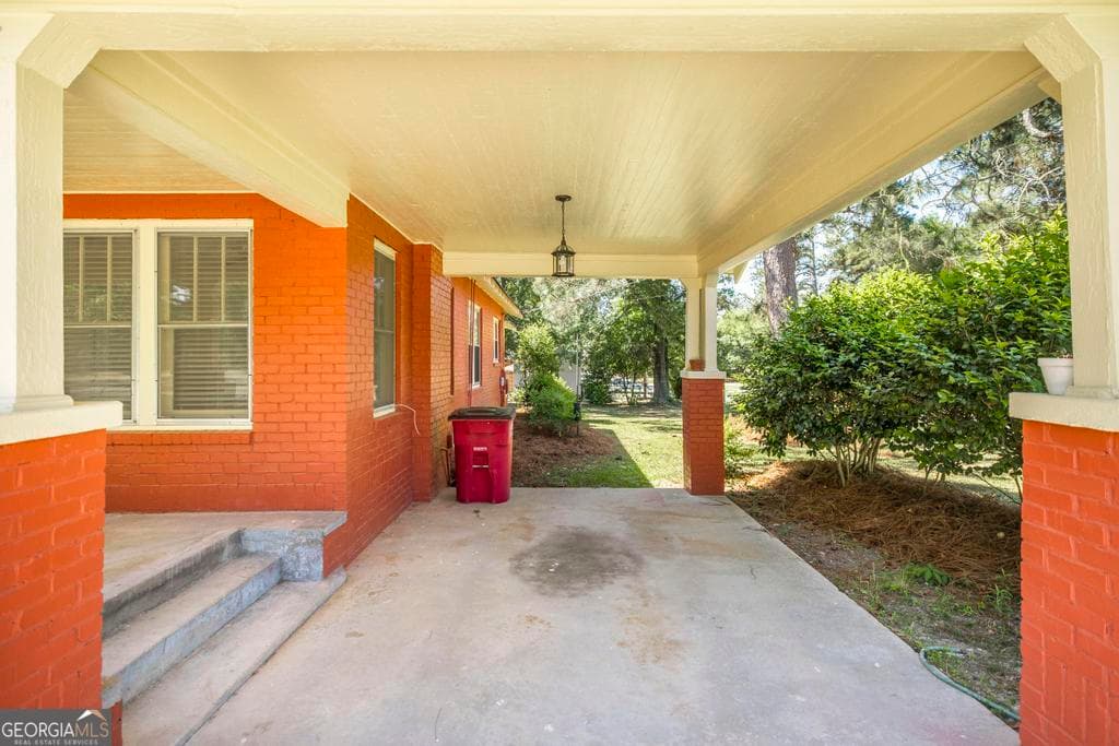 3 bedroom, 2 bathroom, 1,368 sq ft single family residence under contract at 197 Commerce Street, Hawkinsville, GA 31036 — photo 7