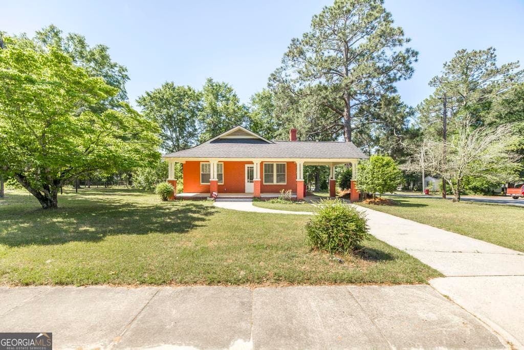 3 bedroom, 2 bathroom, 1,368 sq ft single family residence under contract at 197 Commerce Street, Hawkinsville, GA 31036 — photo 3