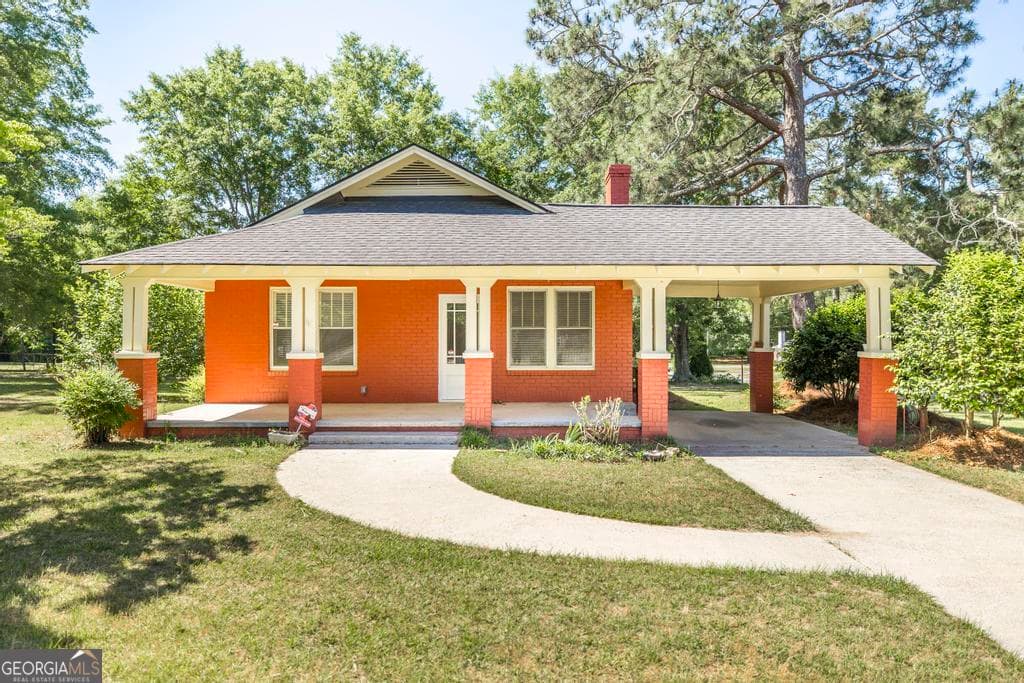 3 bedroom, 2 bathroom, 1,368 sq ft single family residence under contract at 197 Commerce Street, Hawkinsville, GA 31036
