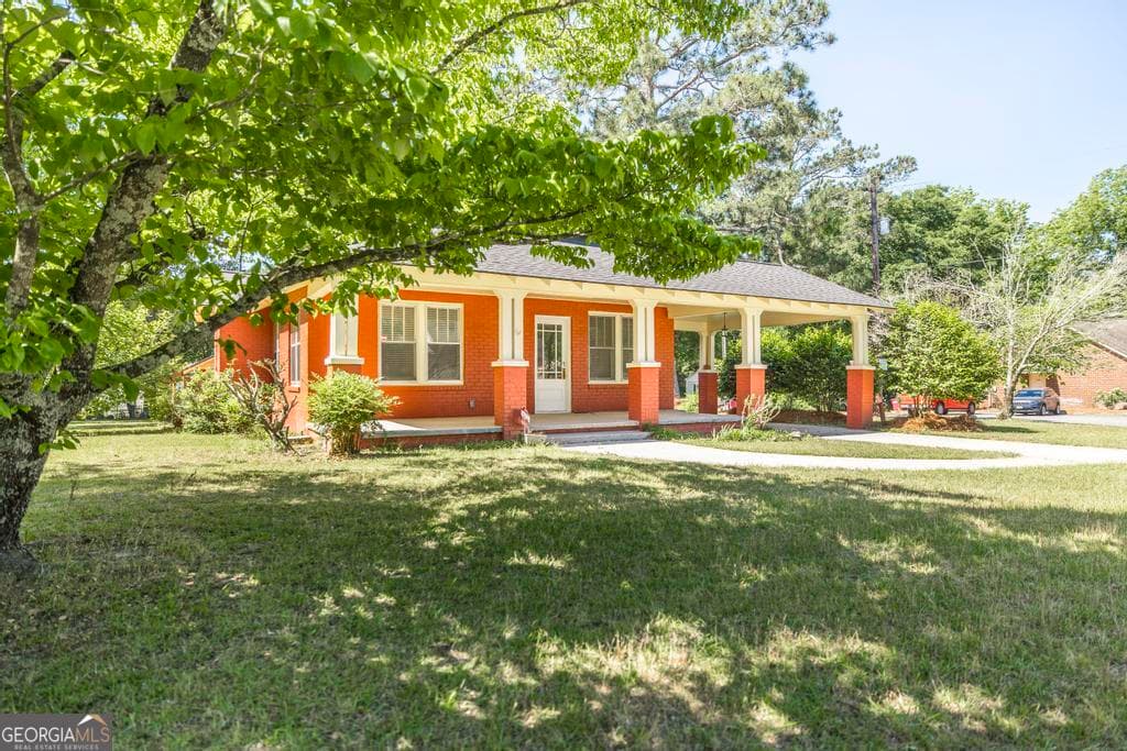 3 bedroom, 2 bathroom, 1,368 sq ft single family residence under contract at 197 Commerce Street, Hawkinsville, GA 31036 — photo 5
