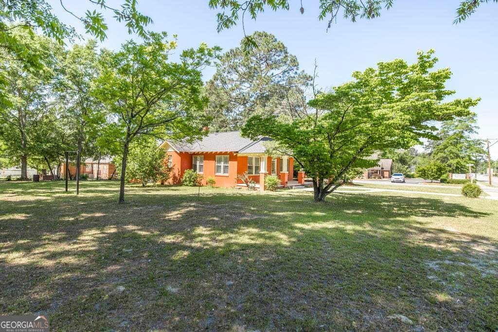 3 bedroom, 2 bathroom, 1,368 sq ft single family residence under contract at 197 Commerce Street, Hawkinsville, GA 31036 — photo 4