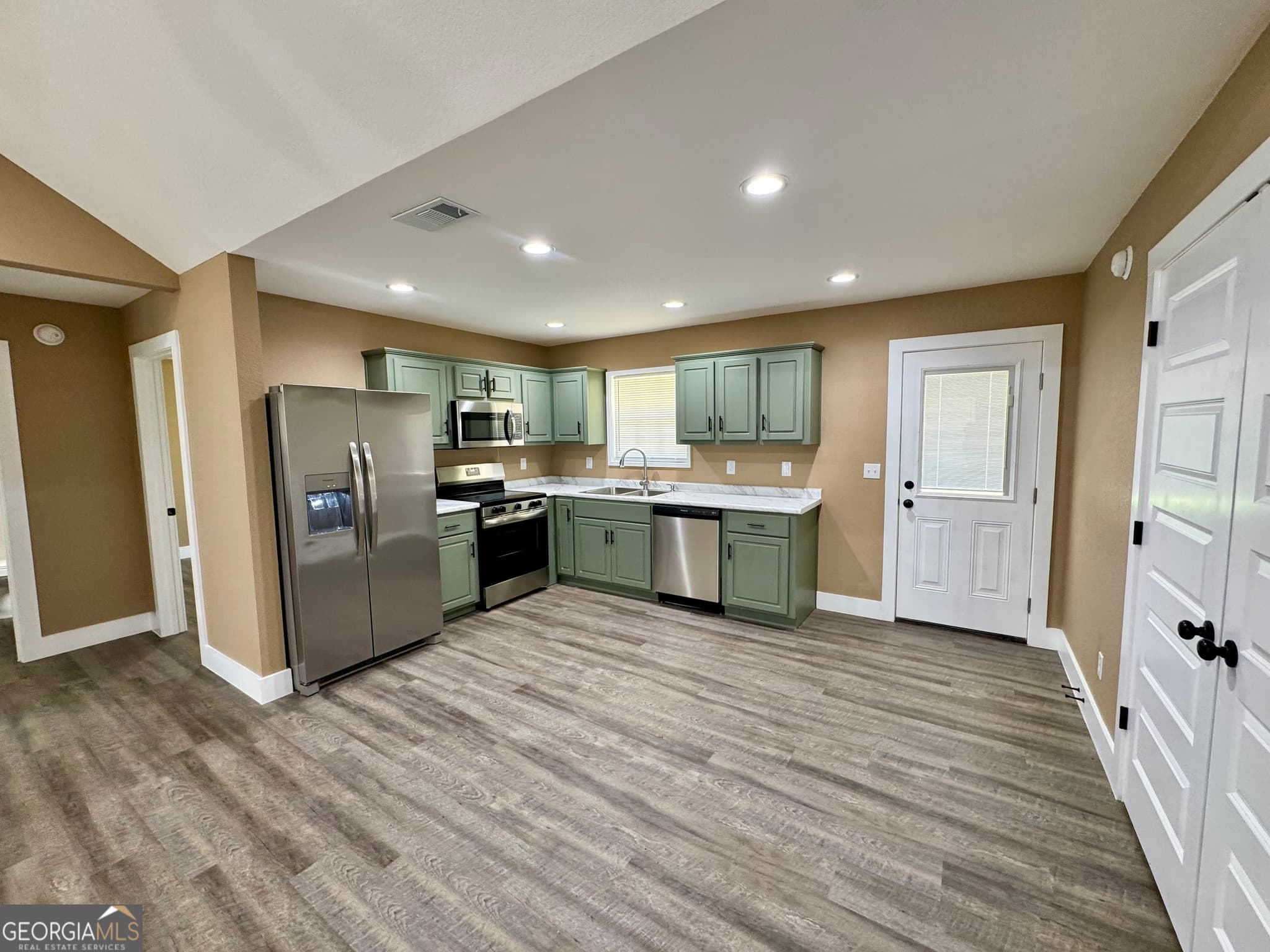 3 bedroom, 2 bathroom, 1,200 sq ft single family residence under contract at 1100 Orange Street, Vidalia, GA 30474 — photo 6