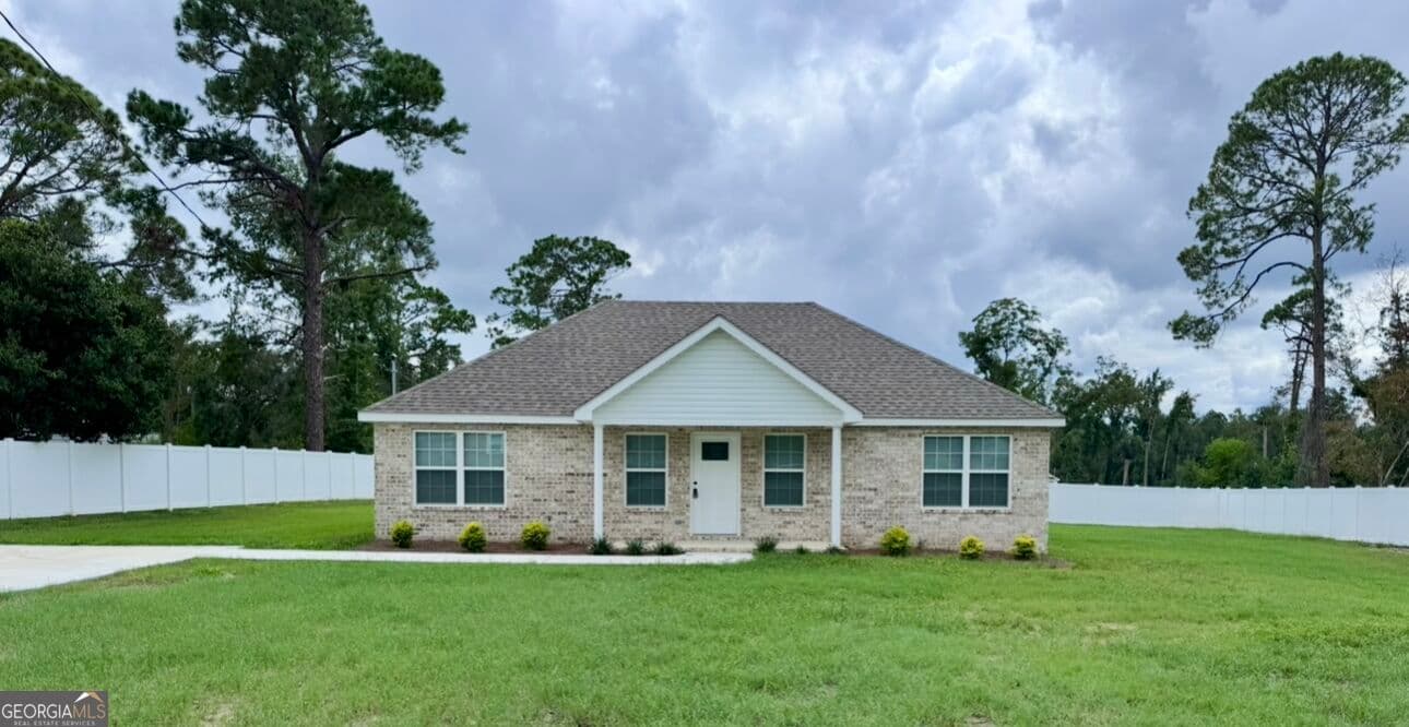 3 bedroom, 2 bathroom, 1,200 sq ft single family residence under contract at 1100 Orange Street, Vidalia, GA 30474