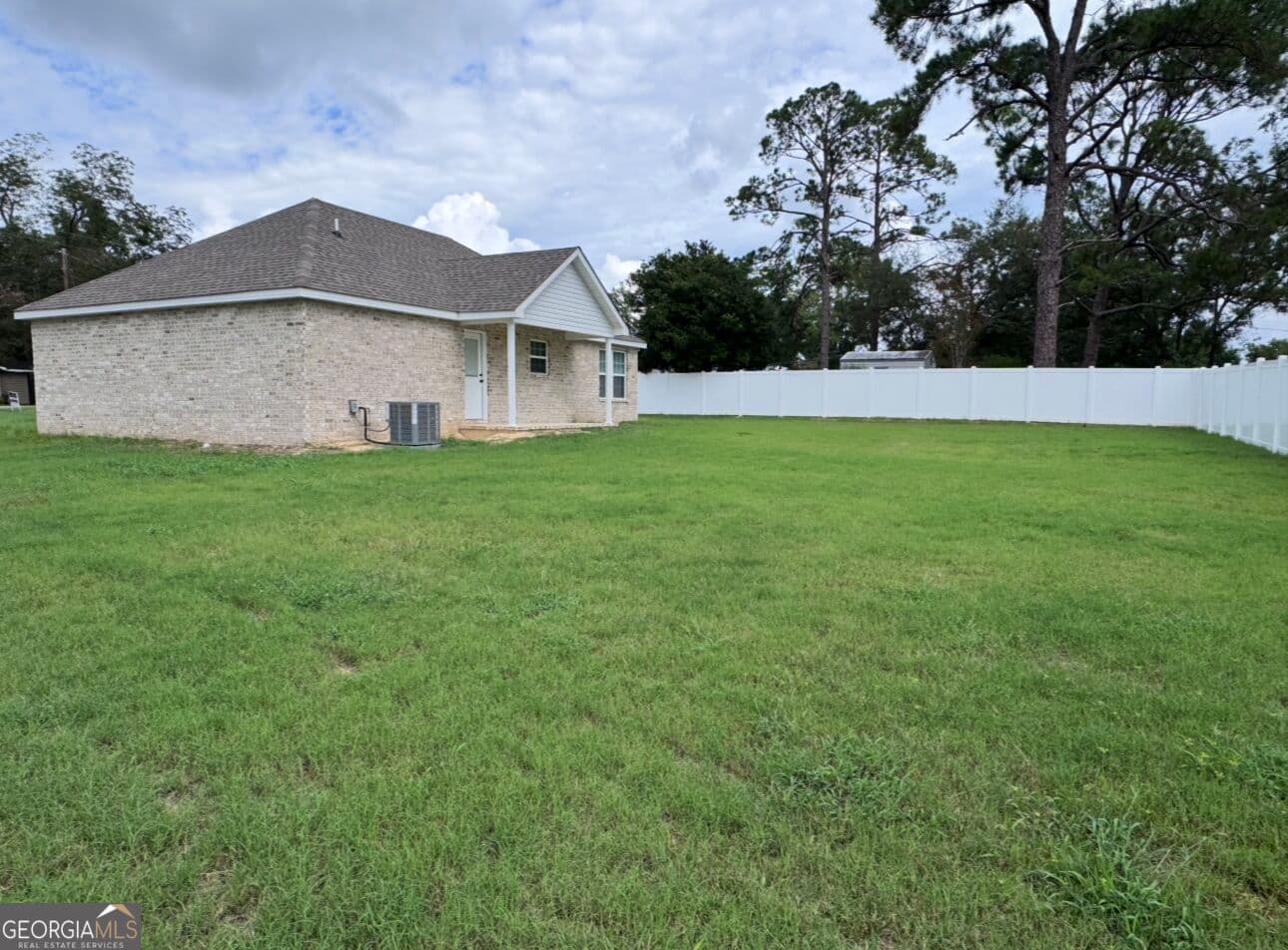 3 bedroom, 2 bathroom, 1,200 sq ft single family residence under contract at 1100 Orange Street, Vidalia, GA 30474 — photo 4
