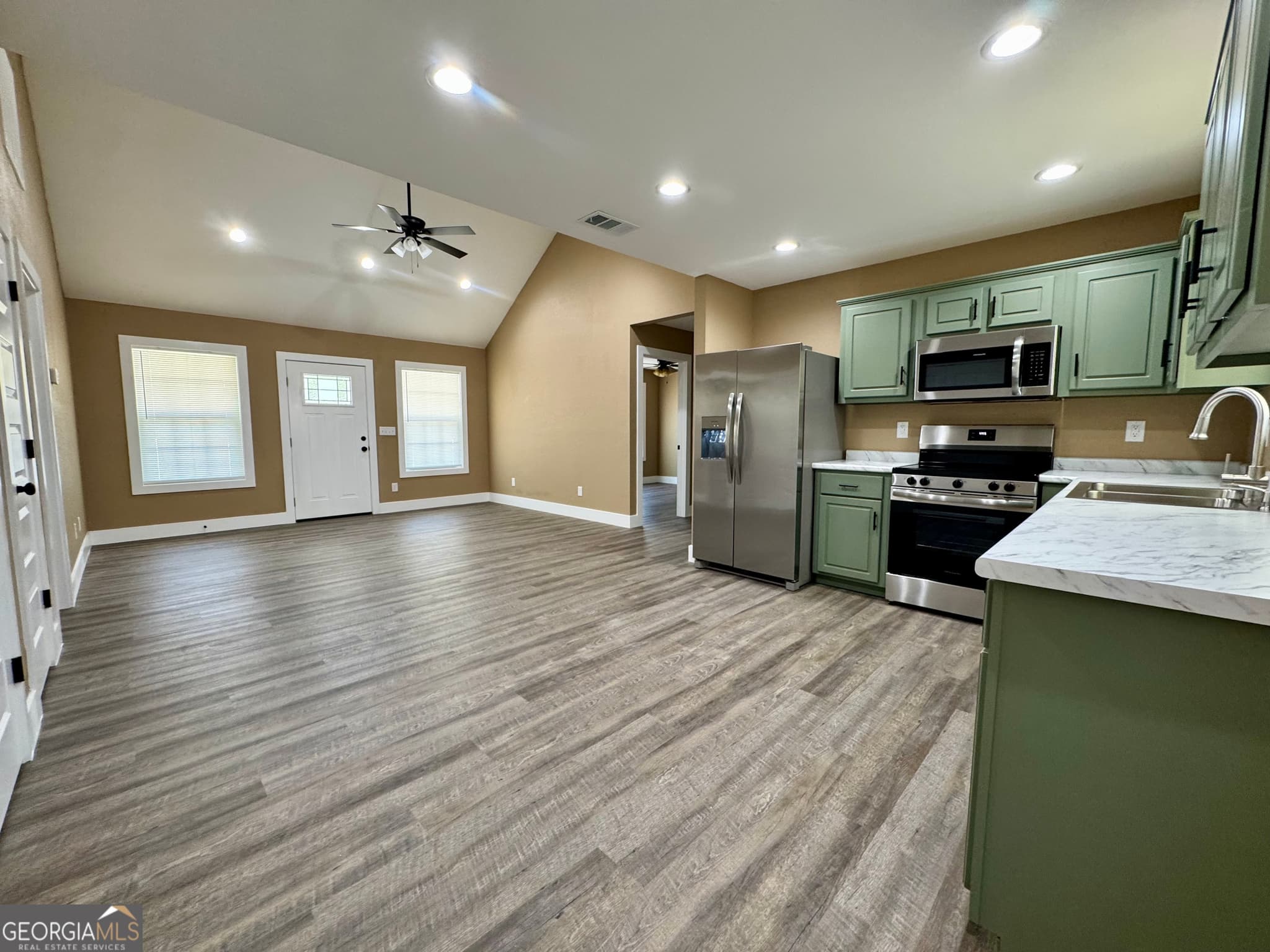 3 bedroom, 2 bathroom, 1,200 sq ft single family residence under contract at 1100 Orange Street, Vidalia, GA 30474 — photo 8
