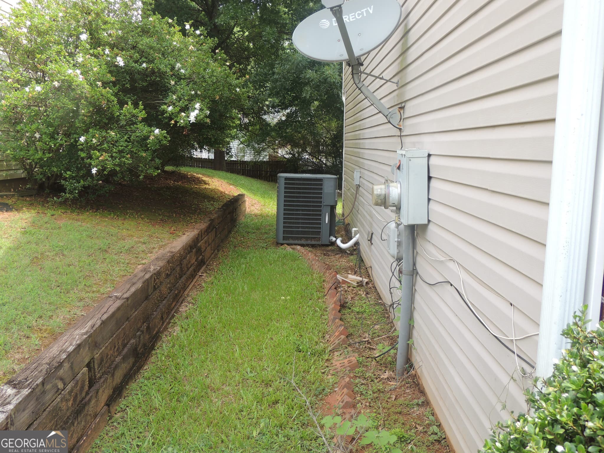4 bedroom, 2.5 bathroom, 2,248 sq ft single family residence for sale at 6574 Lake Mill Trace, Lithonia, GA 30038 — photo 2