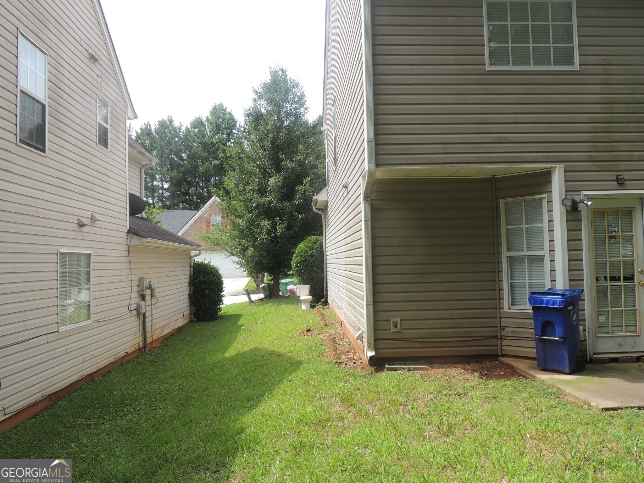4 bedroom, 2.5 bathroom, 2,248 sq ft single family residence for sale at 6574 Lake Mill Trace, Lithonia, GA 30038 — photo 6