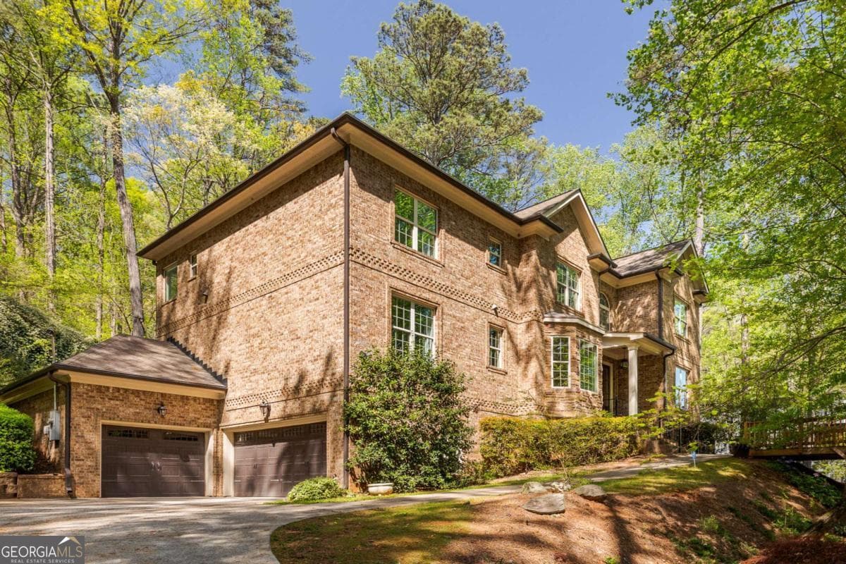 5 bedroom, 4 bathroom single family residence sold at 930 Riverside Road, Roswell, GA 30075