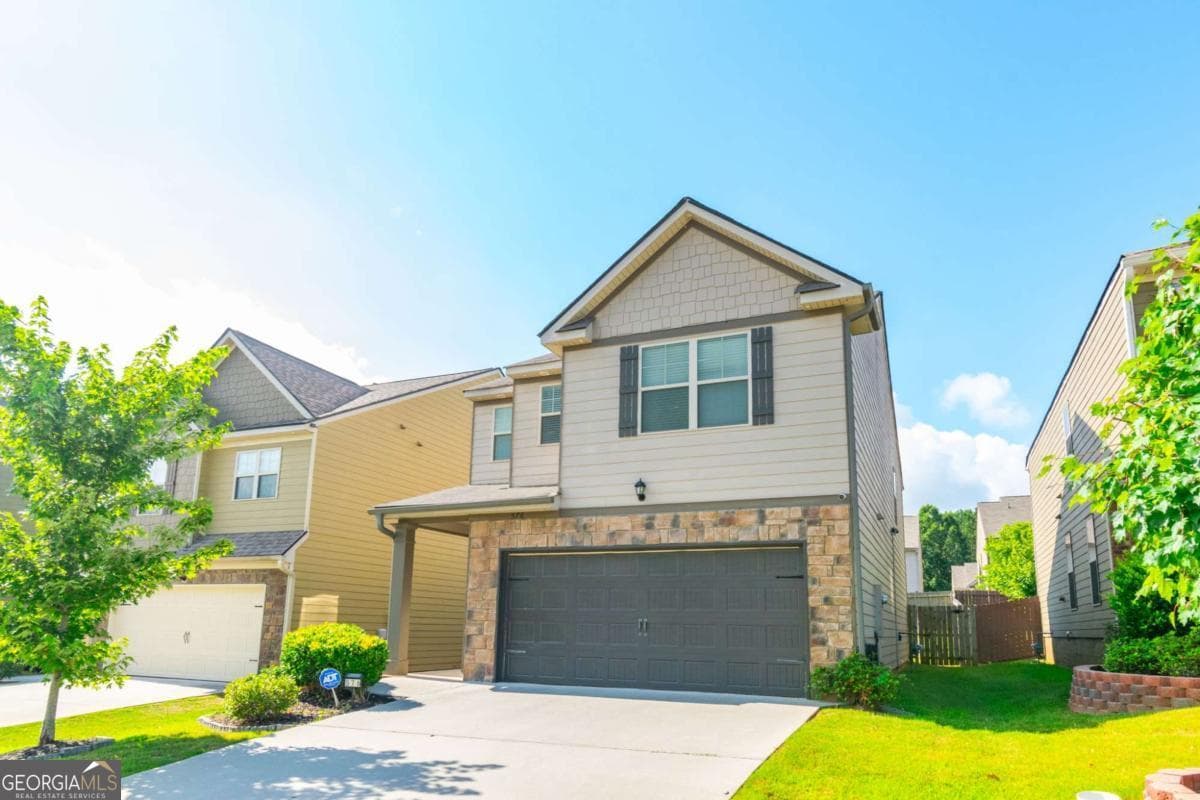 3 bedroom, 2.5 bathroom, 1,970 sq ft single family residence for rent at 576 Dasheill Lane, Atlanta, GA 30349 for $3,500 a month — photo 2