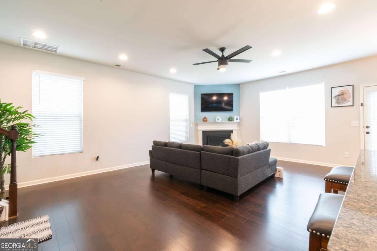 3 bedroom, 2.5 bathroom, 1,970 sq ft single family residence for rent at 576 Dasheill Lane, Atlanta, GA 30349 for $3,500 a month — photo 9