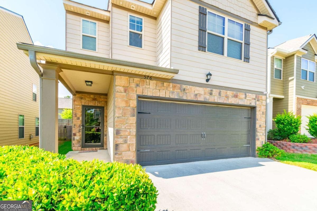 3 bedroom, 2.5 bathroom, 1,970 sq ft single family residence for rent at 576 Dasheill Lane, Atlanta, GA 30349 for $3,500 a month — photo 4
