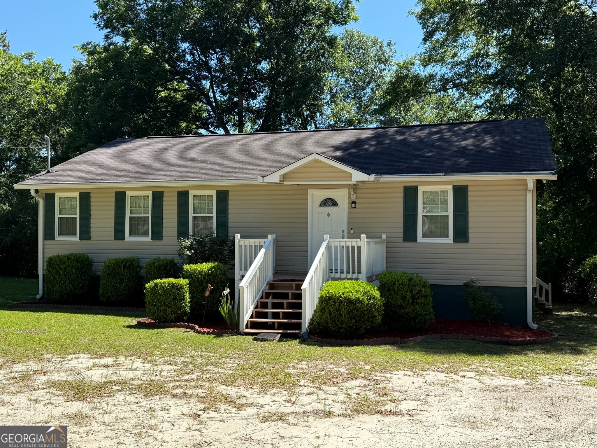 3 bedroom, 2 bathroom, 1,380 sq ft single family residence for sale at 108 Atkinson Drive, Swainsboro, GA 30401 — photo 2