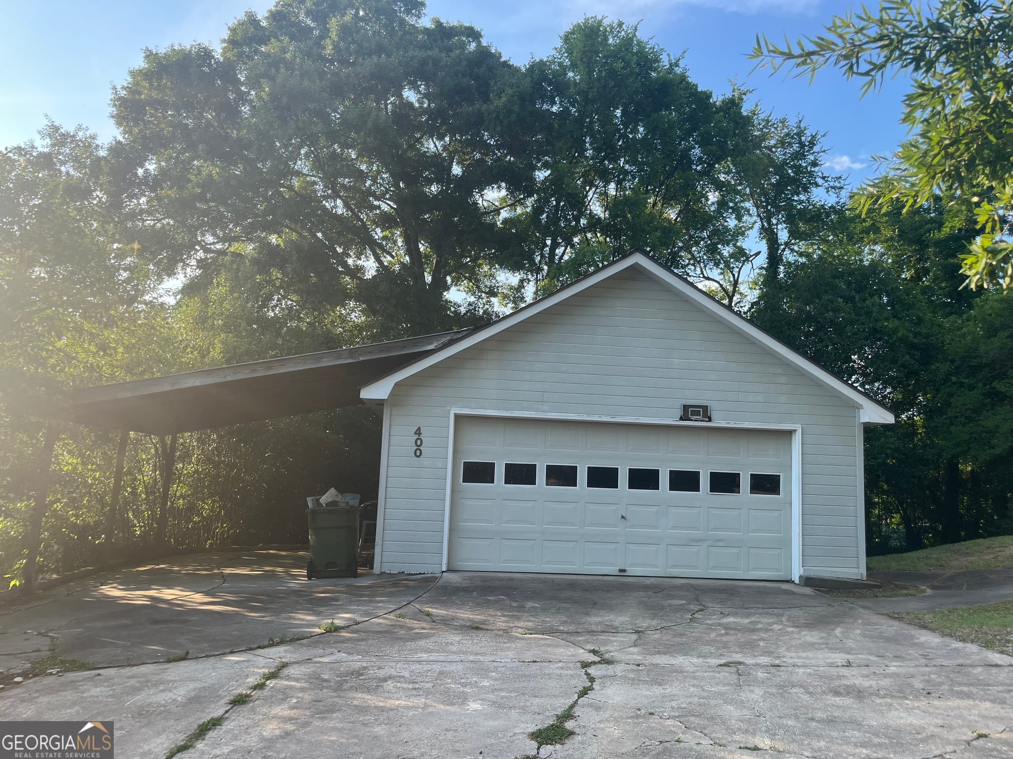 4 bedroom, 3 bathroom, 2,020 sq ft single family residence for sale at 400 N Jefferson Street, Milledgeville, GA 31061 — photo 2