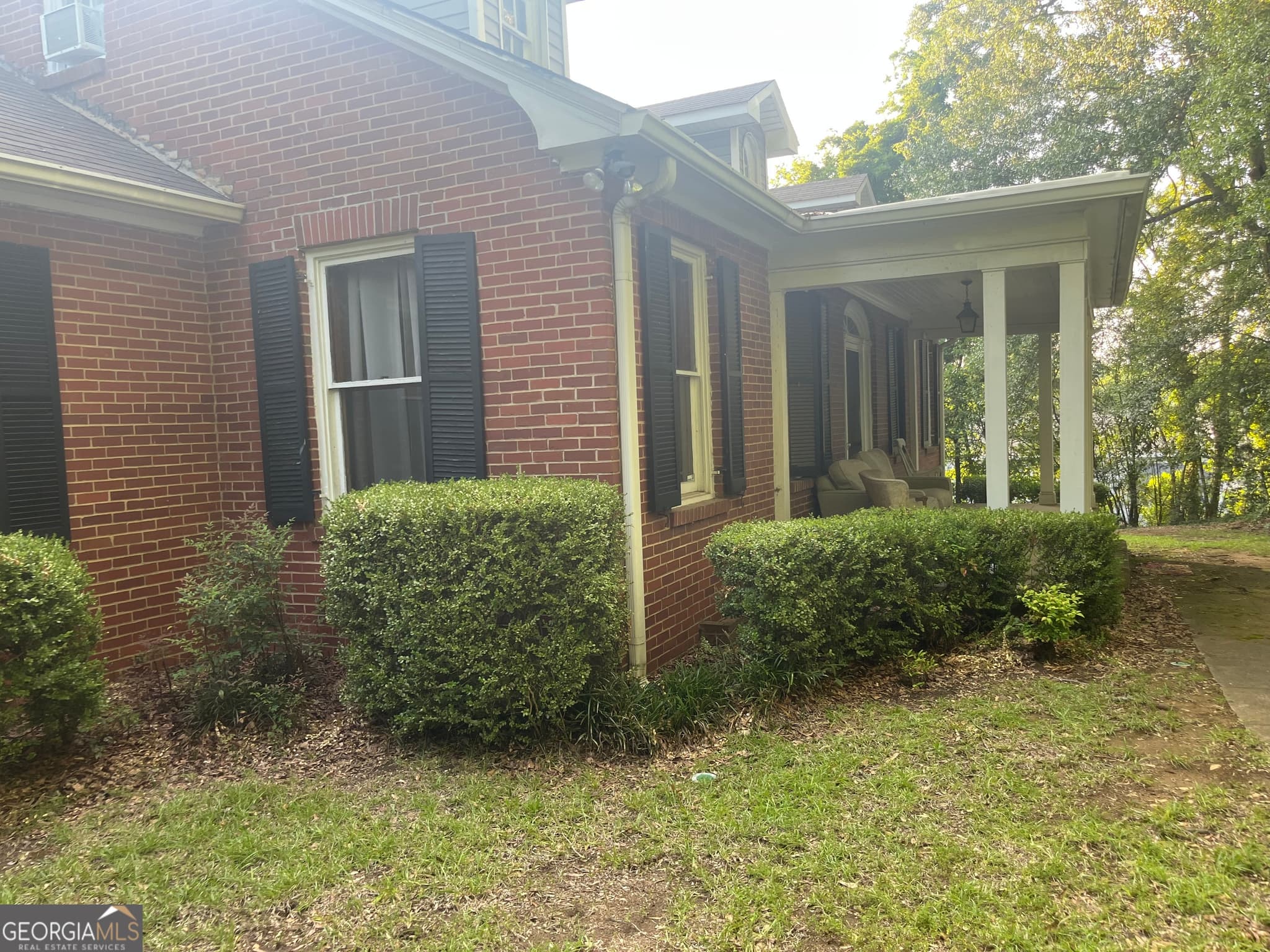 4 bedroom, 3 bathroom, 2,020 sq ft single family residence for sale at 400 N Jefferson Street, Milledgeville, GA 31061 — photo 1 of 31