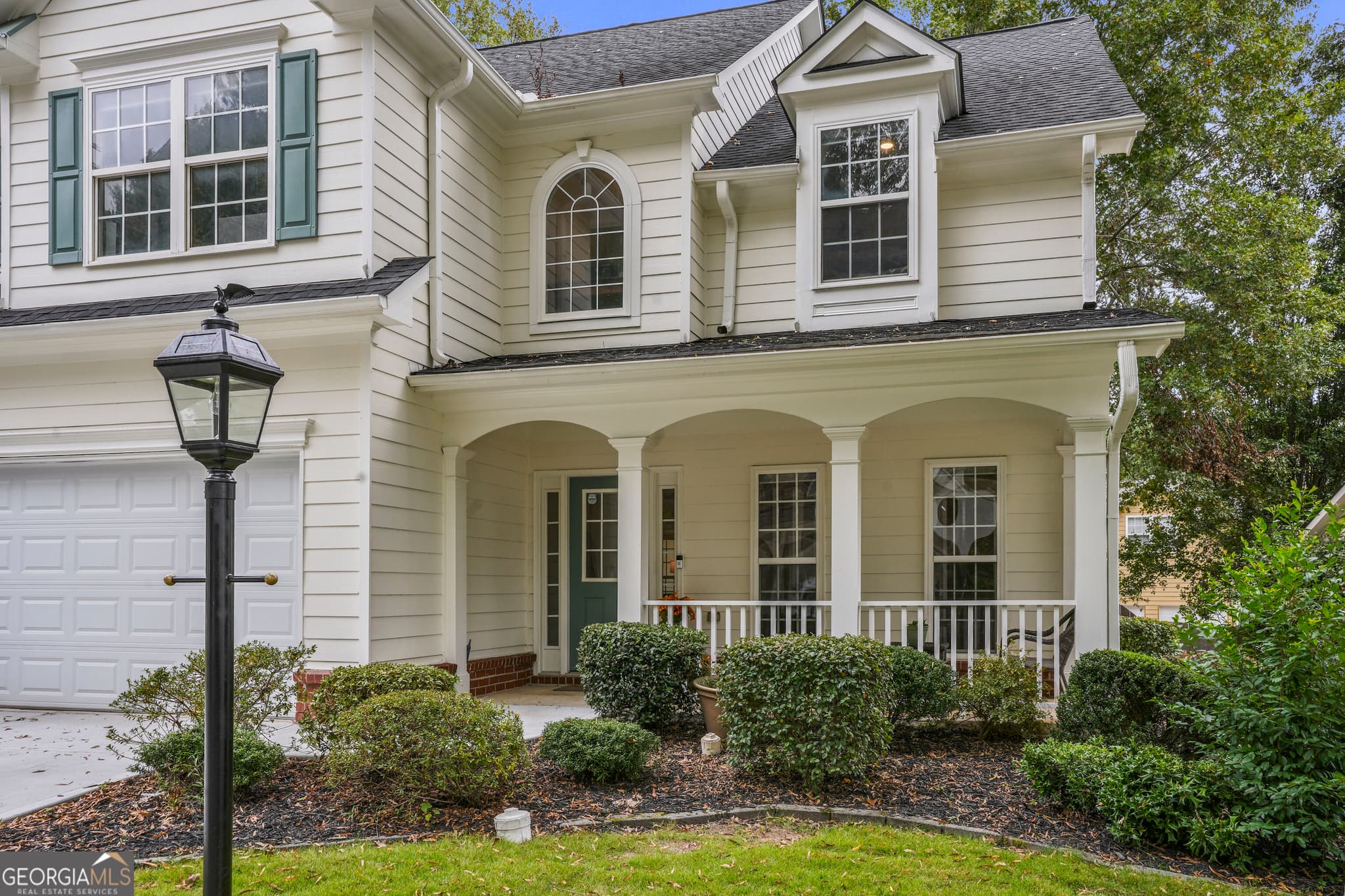 3 bedroom, 2.5 bathroom, 2,519 sq ft single family residence for sale at 3335 Lantern View Lane, Scottdale, GA 30079 — photo 4