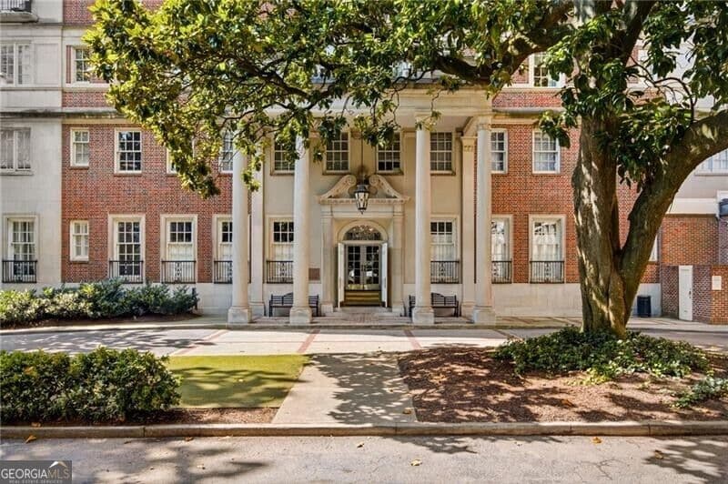 5 bedroom, 3.5 bathroom, 4,412 sq ft condominium for sale at 30 Fifth Street 301, Atlanta, GA 30308 — photo 2