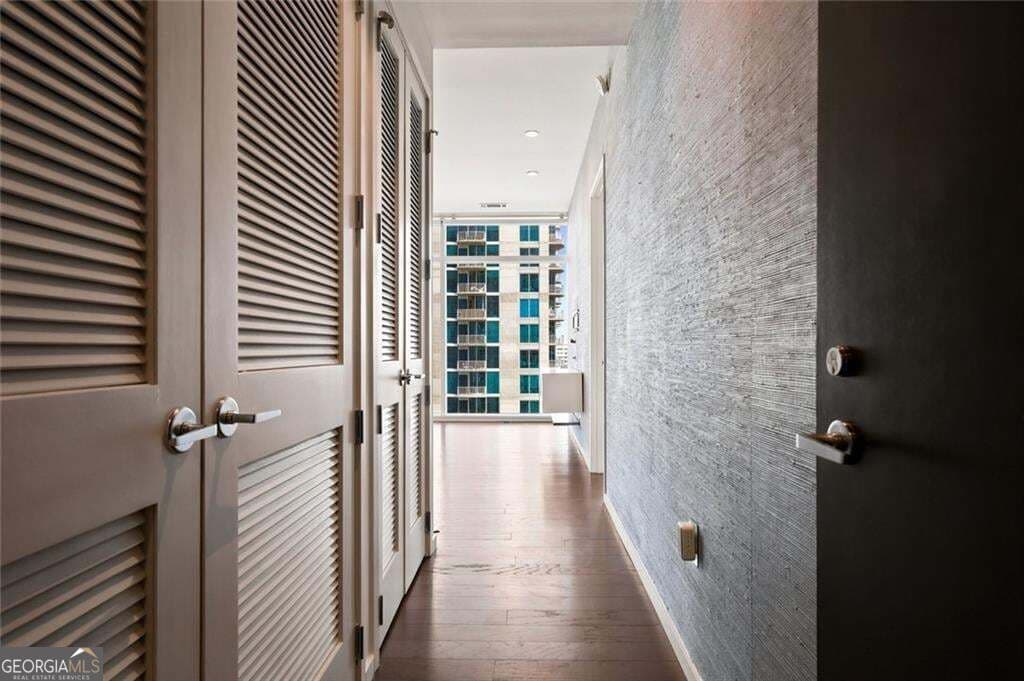 2 bedroom, 2 bathroom, 1,587 sq ft condominium for sale at 45 Ivan Allen Jr Boulevard 1808, Atlanta, GA 30308 — photo 5