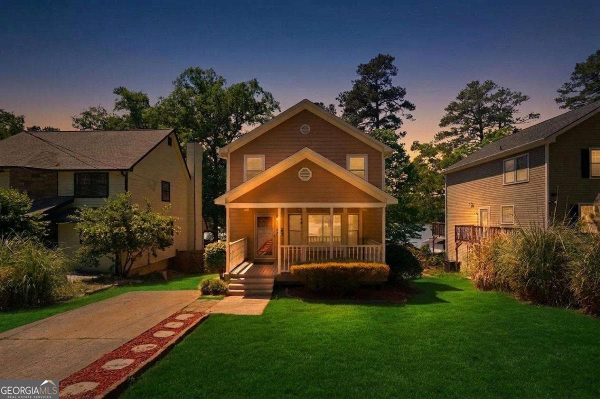 3 bedroom, 2.5 bathroom single family residence sold at 8712 Lake Drive, Snellville, GA 30039