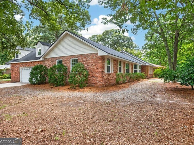 4 bedroom, 3.5 bathroom, 2,950 sq ft single family residence for sale at 216 Ridgeland Drive, Warner Robins, GA 31093 — photo 6