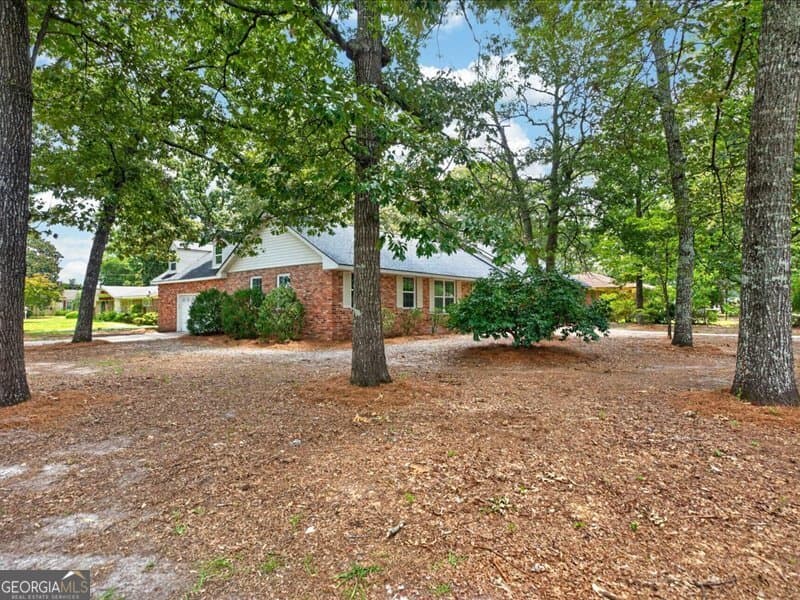 4 bedroom, 3.5 bathroom, 2,950 sq ft single family residence for sale at 216 Ridgeland Drive, Warner Robins, GA 31093 — photo 5