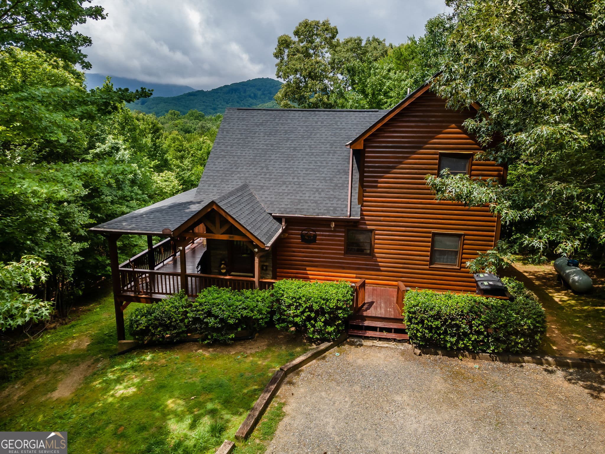 3 bedroom, 3 bathroom, 2,210 sq ft cabin,single family residence for sale at 93 Deer Hunter Trail 1A, Blue Ridge, GA 30513 — photo 2