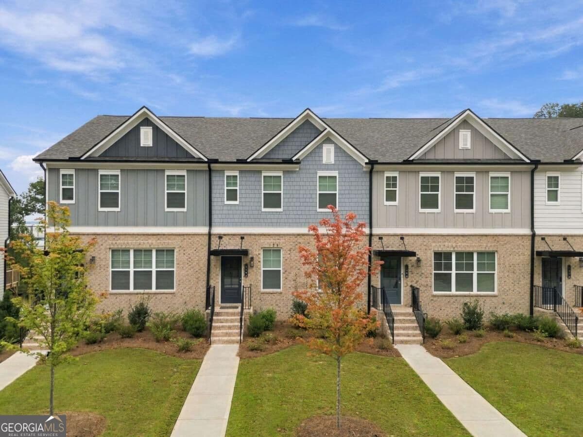 3 bedroom, 3 bathroom, 2,254 sq ft townhouse for sale at 1242 Ainsworth Alley, Sugar Hill, GA 30518 — photo 3