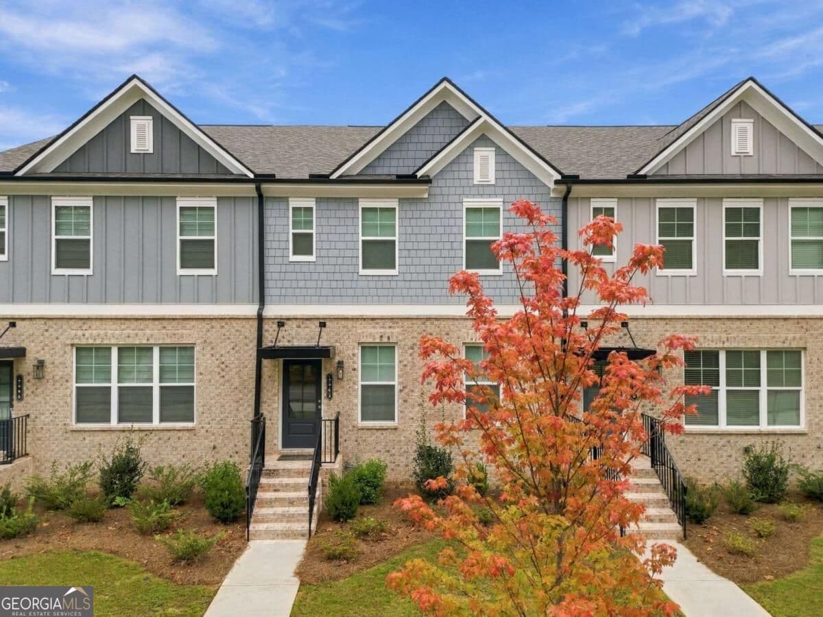 3 bedroom, 3 bathroom, 2,254 sq ft townhouse for sale at 1242 Ainsworth Alley, Sugar Hill, GA 30518 — photo 4