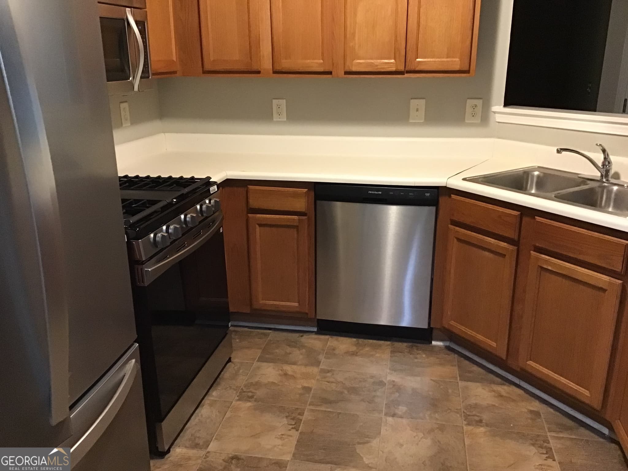 3 bedroom, 2.5 bathroom, 1,620 sq ft single family residence for rent at 1859 Broadway Street, Decatur, GA 30035 for $1,950 a month — photo 6