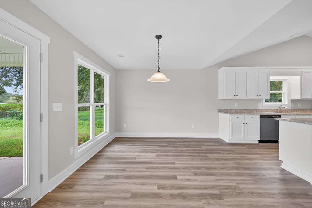4 bedroom, 2.5 bathroom, 2,250 sq ft single family residence for sale at 222 Mockingbird Lane 29, Winder, GA 30680 — photo 8