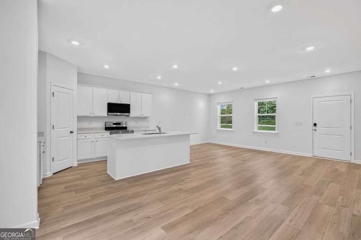 4 bedroom, 3.5 bathroom, 2,023 sq ft single family residence for sale at 73 Sea Grove Drive, Rome, GA 30161 — photo 2