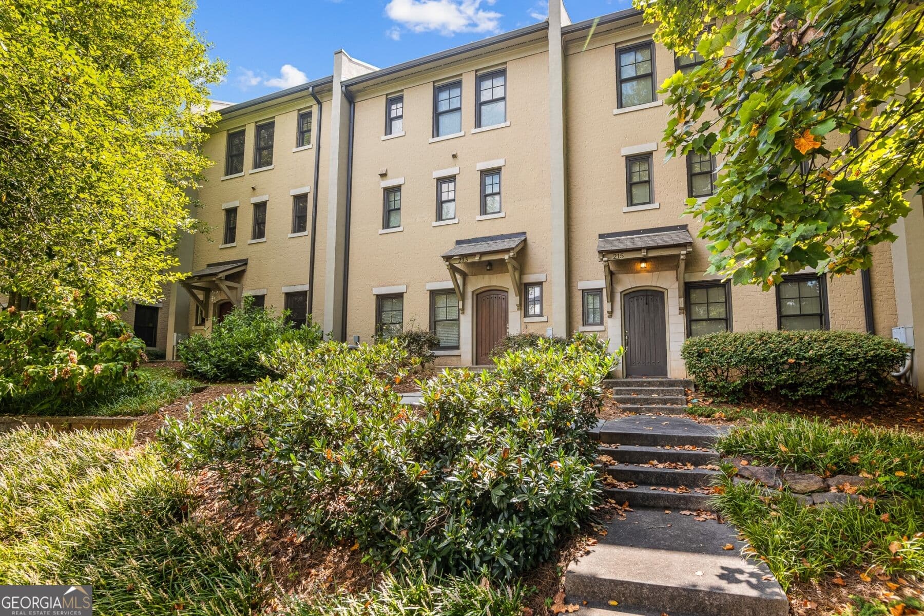 3 bedroom, 3.5 bathroom, 2,015 sq ft townhouse for rent at 213 Knob Hills Circle, Decatur, GA 30030 for $3,295 a month — photo 1 of 1
