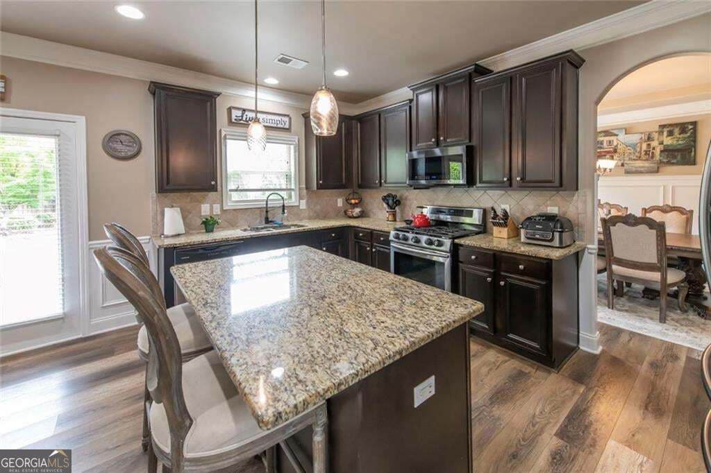 4 bedroom, 2.5 bathroom, 2,642 sq ft single family residence for sale at 4230 Hopewell Manor Drive, Cumming, GA 30028 — photo 6