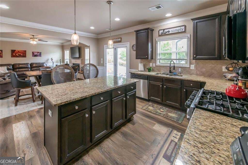 4 bedroom, 2.5 bathroom, 2,642 sq ft single family residence for sale at 4230 Hopewell Manor Drive, Cumming, GA 30028 — photo 8