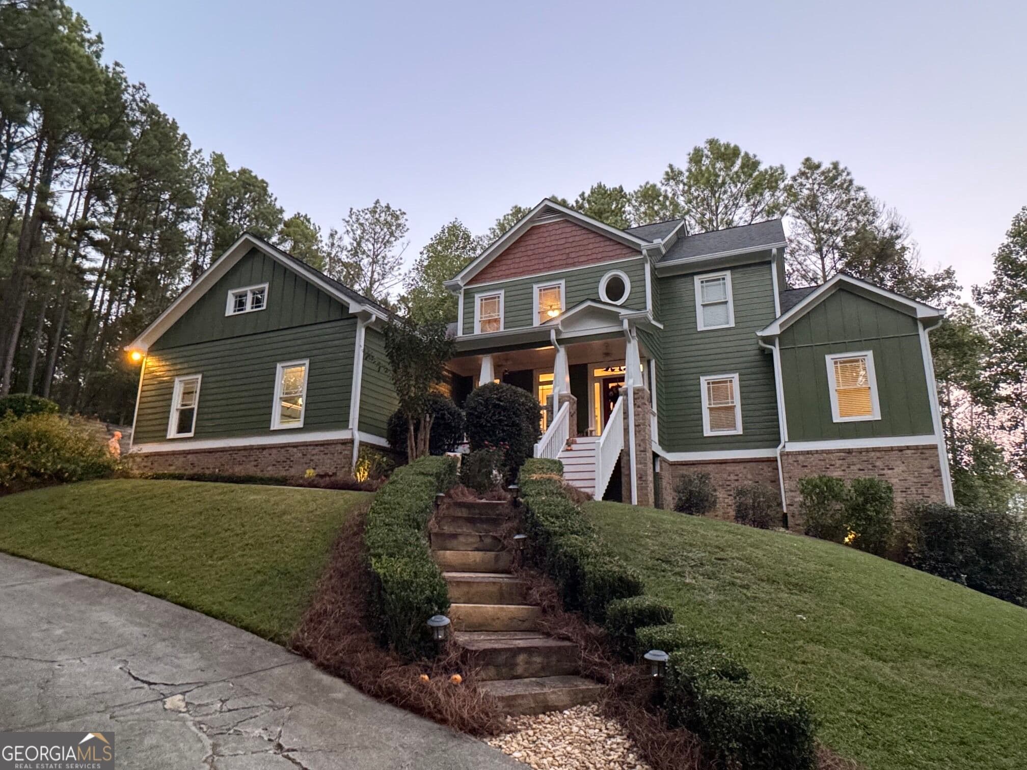 5 bedroom, 4.5 bathroom, 5,787 sq ft single family residence for sale at 185 Georgetown Drive, Dallas, GA 30132 — photo 2