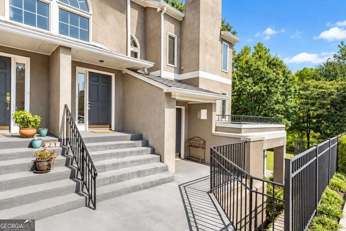 2 bedroom, 2 bathroom, 1,450 sq ft condominium for sale at 18 Normandy Court, Atlanta, GA 30324 — photo 2