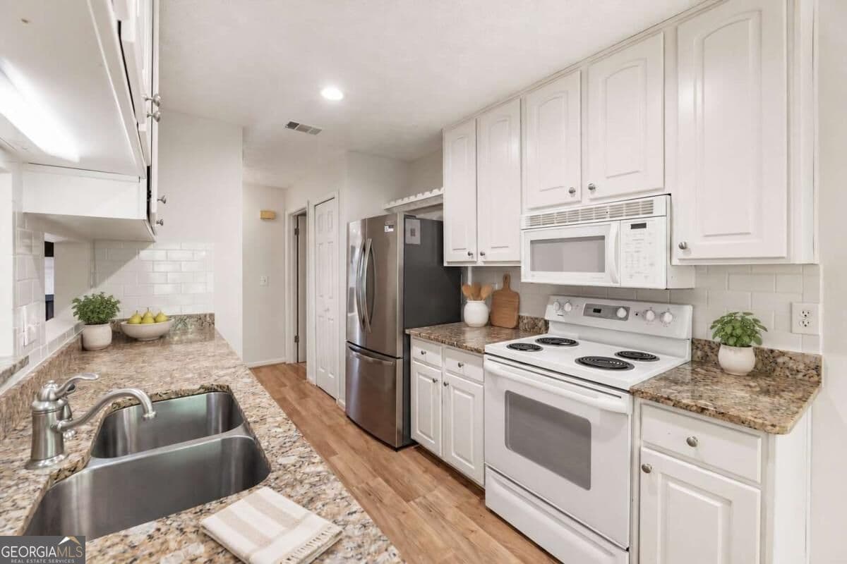 2 bedroom, 2 bathroom, 1,450 sq ft condominium for sale at 18 Normandy Court, Atlanta, GA 30324 — photo 7