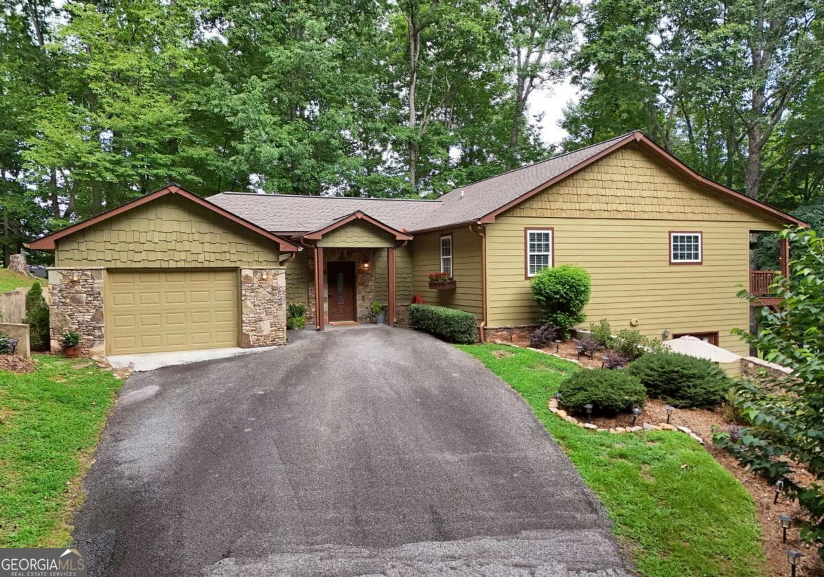 3 bedroom, 3 bathroom, 2,772 sq ft single family residence for sale at 1512 Smithfield Lane, Young Harris, GA 30582 — photo 2