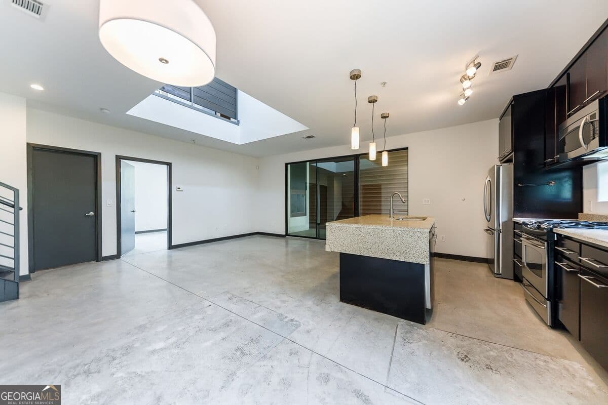 2 bedroom, 2 bathroom, 1,250 sq ft townhouse for rent at 972 Dekalb Avenue 205, Atlanta, GA 30307 for $2,675 a month — photo 1 of 1