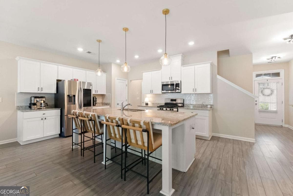 3 bedroom, 2.5 bathroom, 1,898 sq ft townhouse for sale at 1969 Lanier Harbor Point, Buford, GA 30518 — photo 5