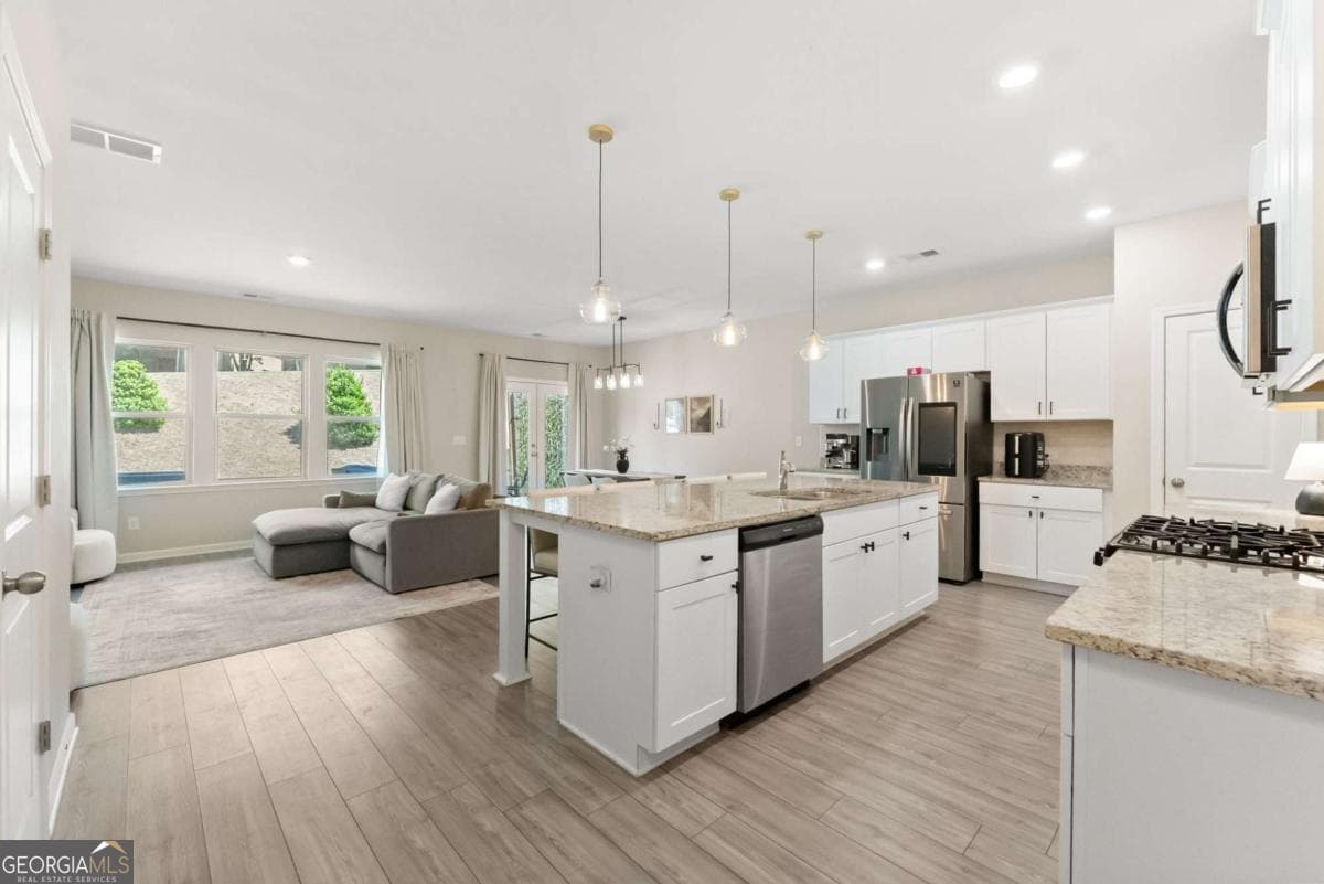 3 bedroom, 2.5 bathroom, 1,898 sq ft townhouse for sale at 1969 Lanier Harbor Point, Buford, GA 30518 — photo 4