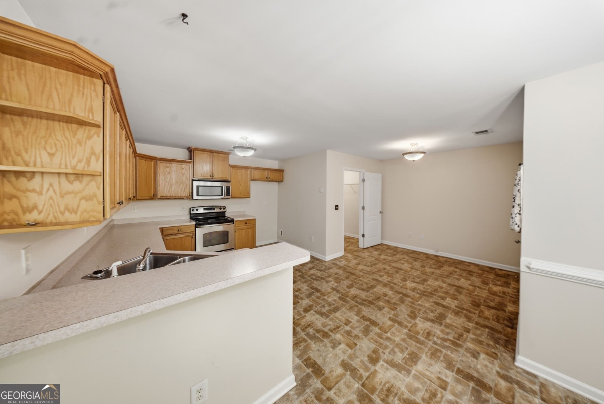 3 bedroom, 2 bathroom, 1,588 sq ft single family residence for sale at 177 Revolutionary Drive, Hampton, GA 30228 — photo 6