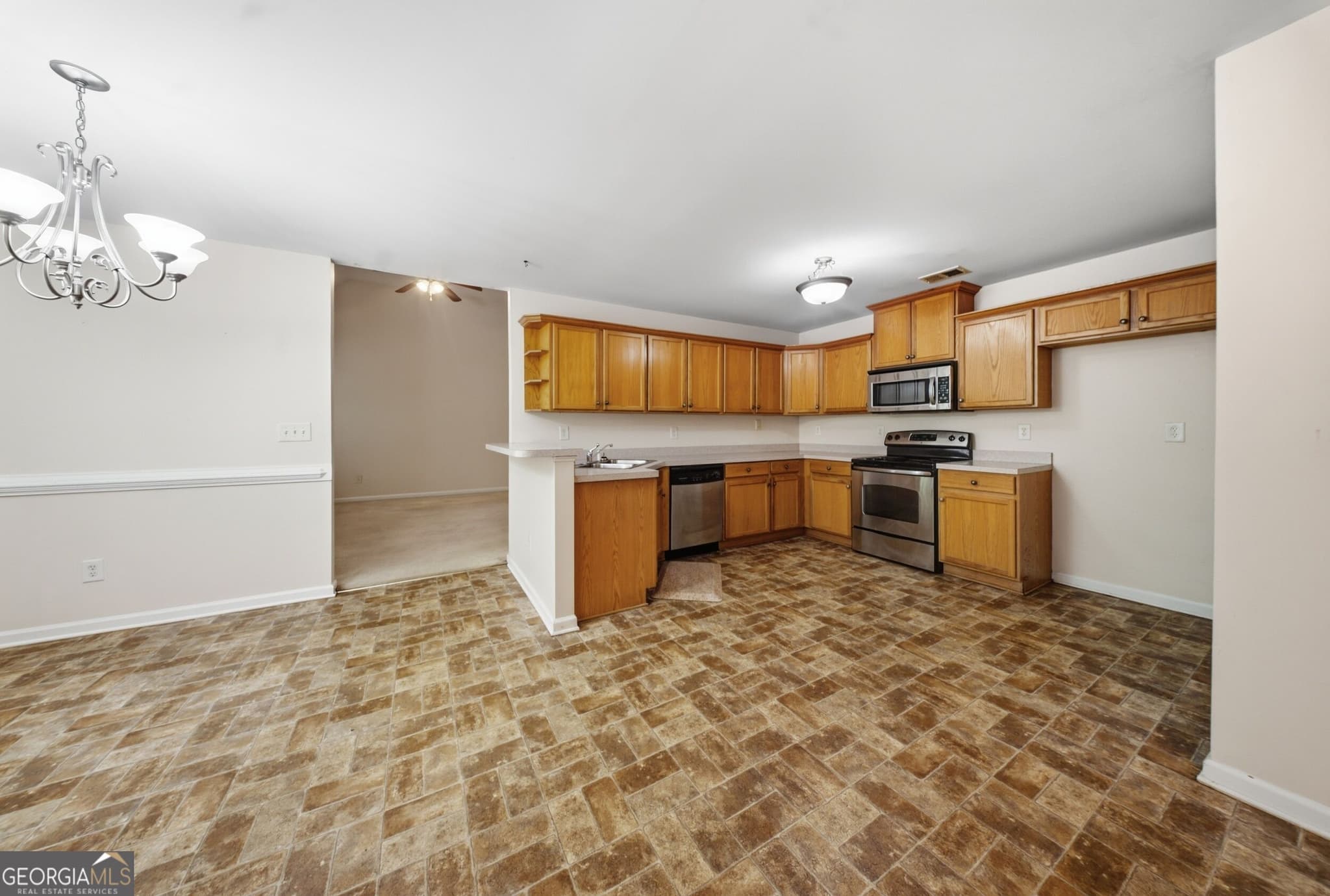 3 bedroom, 2 bathroom, 1,588 sq ft single family residence for sale at 177 Revolutionary Drive, Hampton, GA 30228 — photo 7
