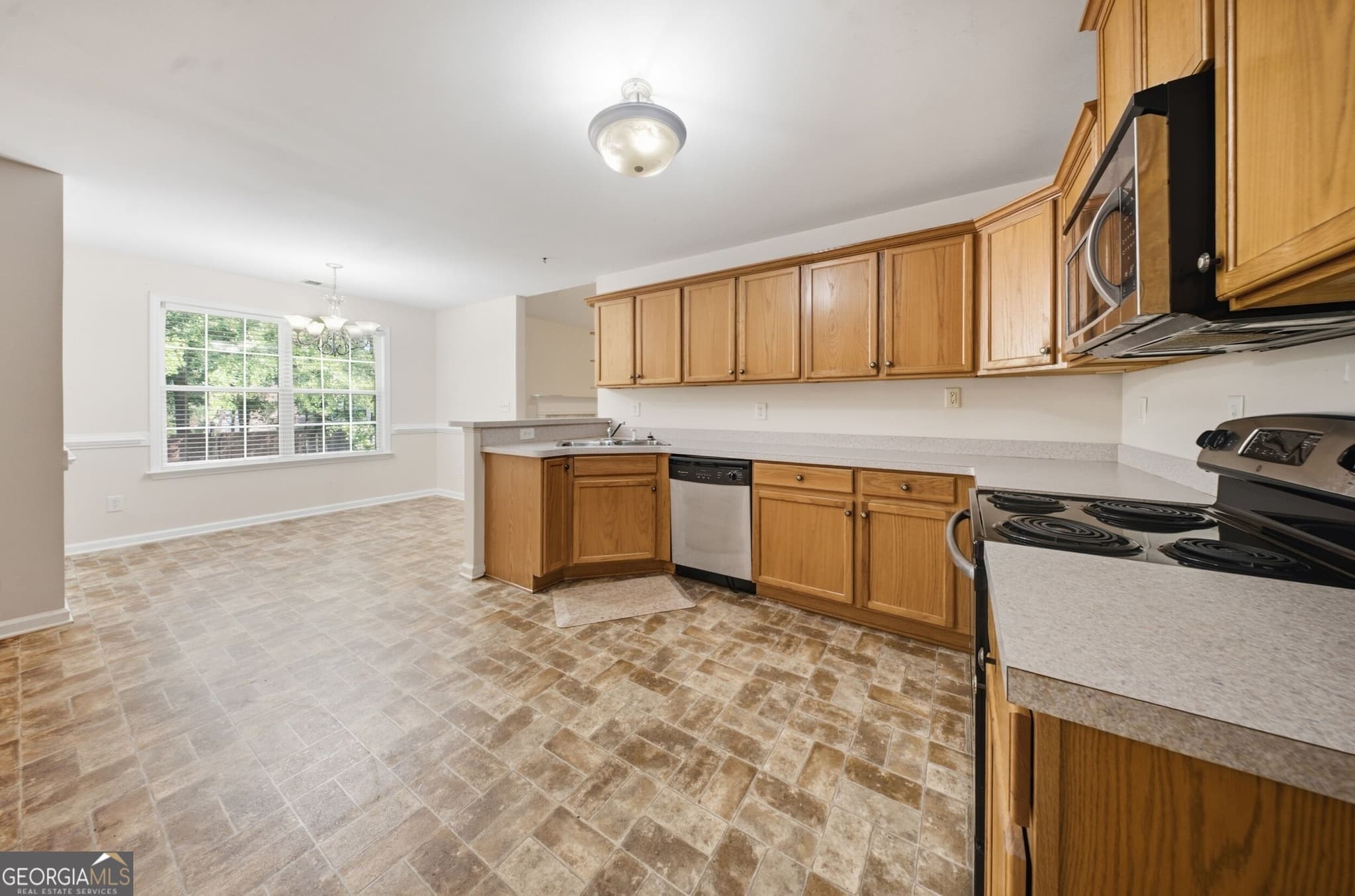 3 bedroom, 2 bathroom, 1,588 sq ft single family residence for sale at 177 Revolutionary Drive, Hampton, GA 30228 — photo 8