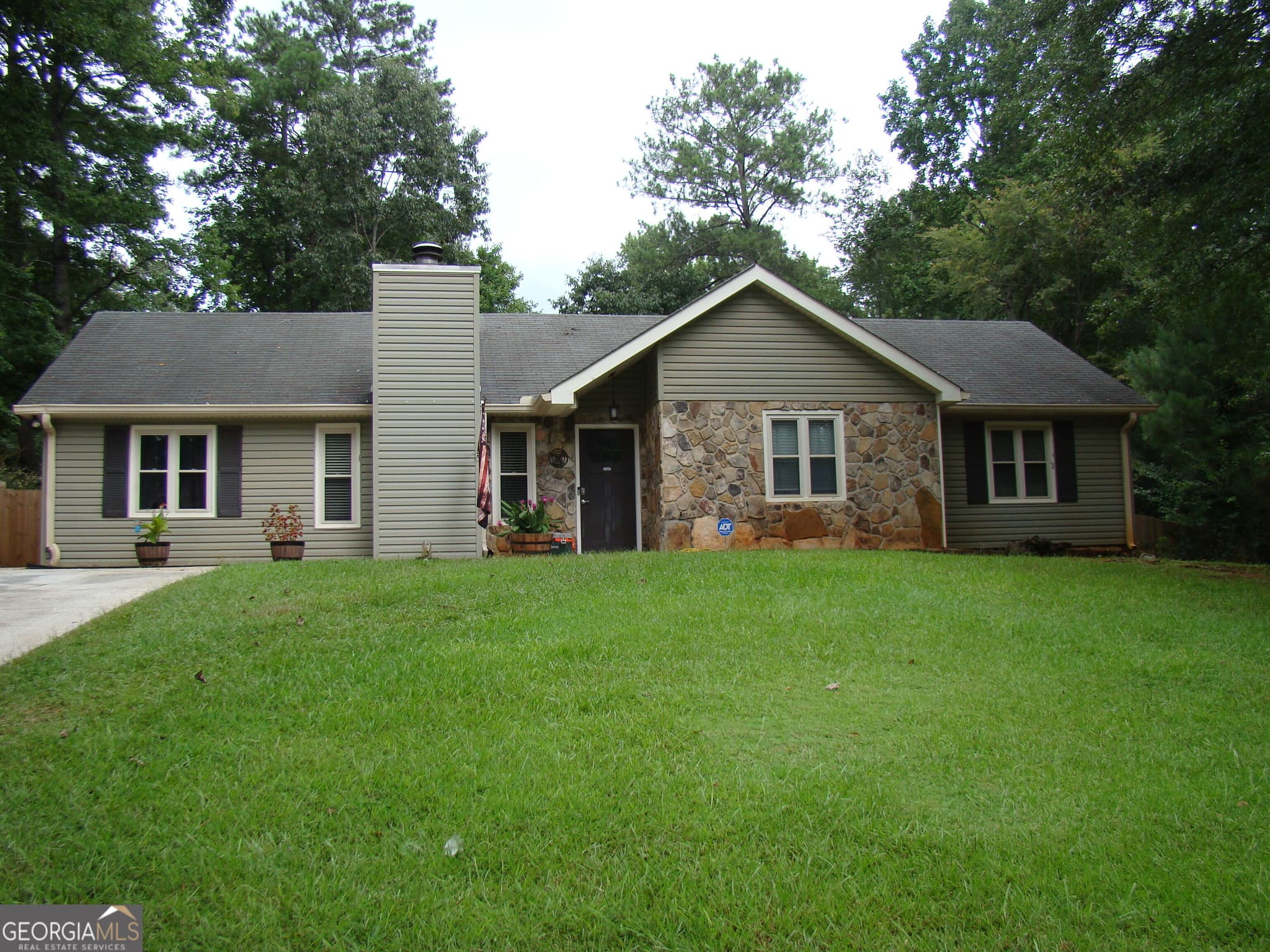 4 bedroom, 2 bathroom, 1,560 sq ft single family residence for sale at 3173 Pritchards Trace, Douglasville, GA 30135 — photo 1 of 17
